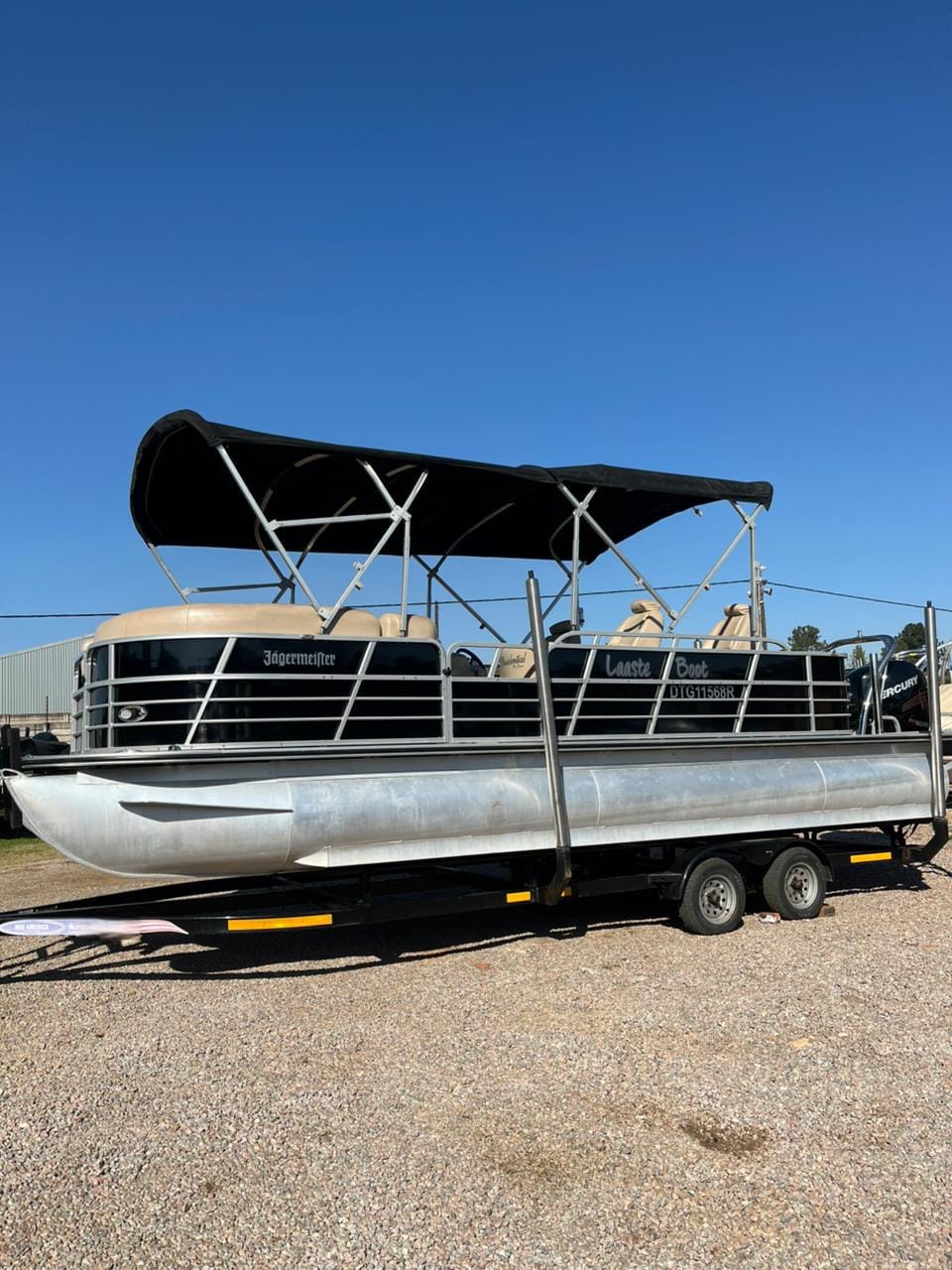 LUXURY PONTOON PRESIDENTIAL
